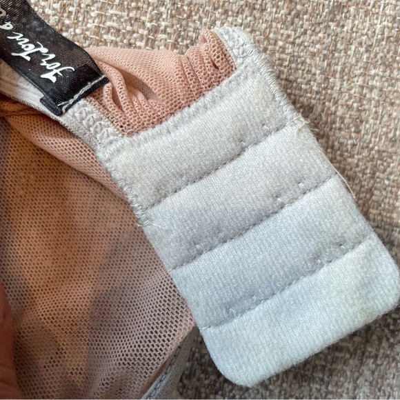 For love and lemons 🍋 bra top medium gray silver lace - Picture 9 of 9